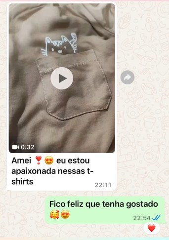 Print de conversa com cliente elogiando as t-shirts